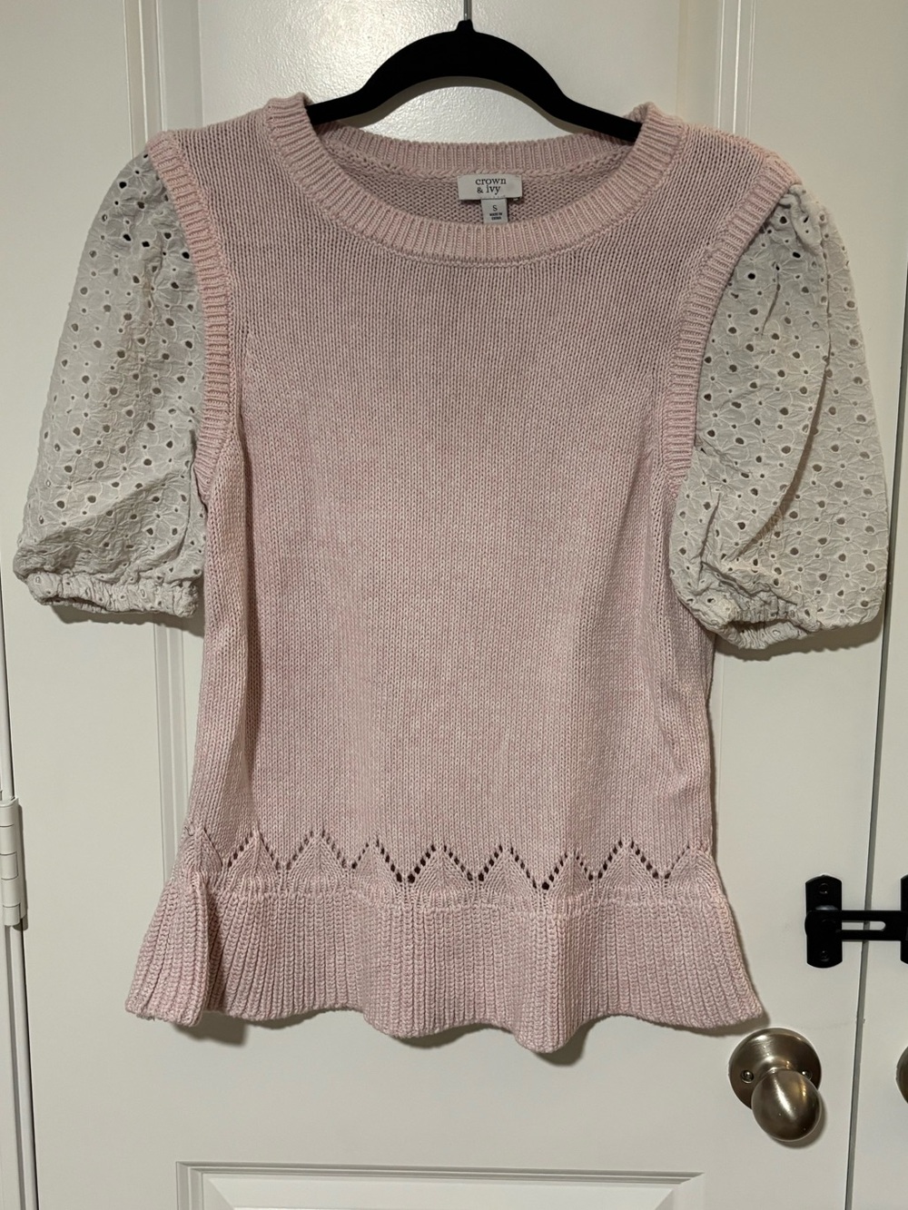 Crown & Ivy Pink Knit Eyelet Puff Sleeve Top Size S